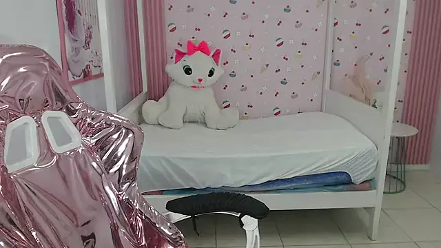 Group honey_torres_sub on StripChat