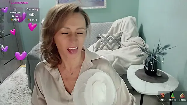 Private HornyMilf_777 on StripChat