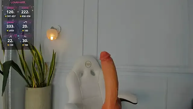 Jazmiinee — Freechat on StripChat