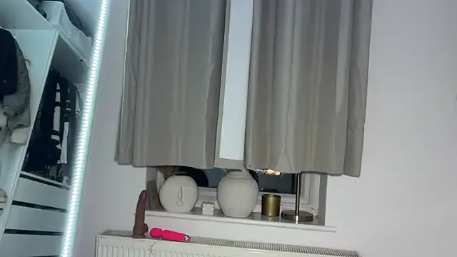 StripChat KayleeBella is Freechat KayleeBella — BOOB AND ASS SHOW