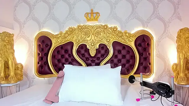 StripChat KendralHolson is Freechat KendralHolson — Sucking a dildo and spitting it out