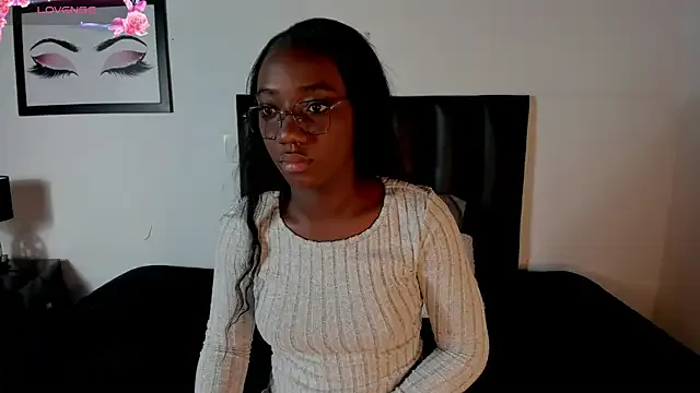 StripChat Khenta_Michells is Freechat Khenta_Michells — Spank & booty close-up