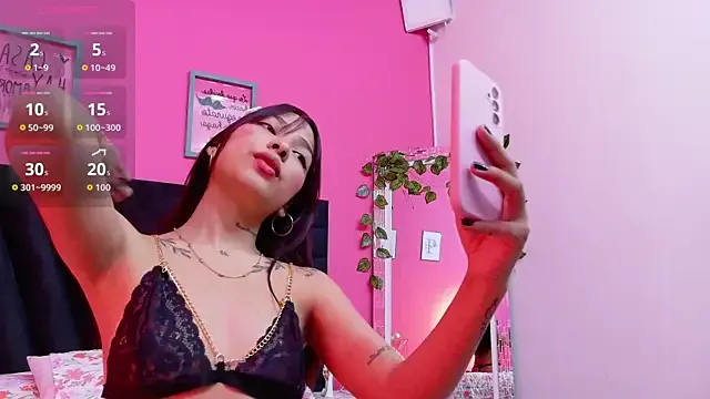 Freechat kinkylittlegirll on StripChat