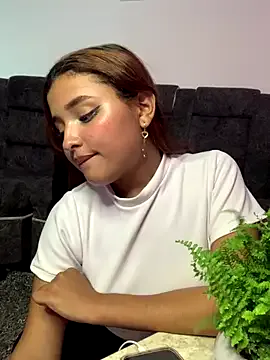 Freechat ladulceale on StripChat