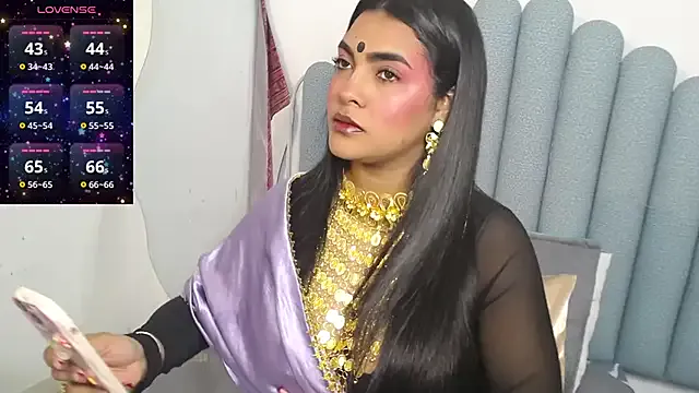 lakshmiraniii — naked and my body oiled