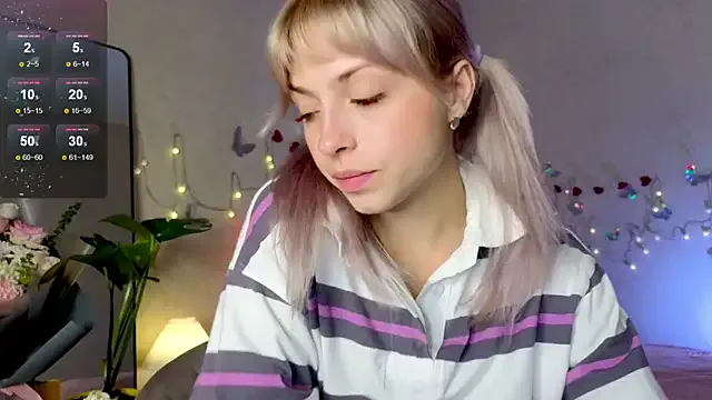 Freechat lavenderluxe on StripChat