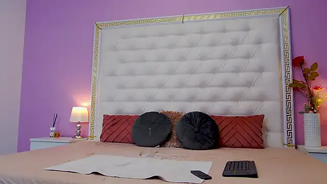 Lenna_Paul on StripChat 