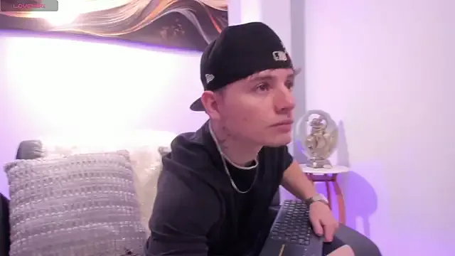 Leoo_Miller — Zoom asshole + masturbation  