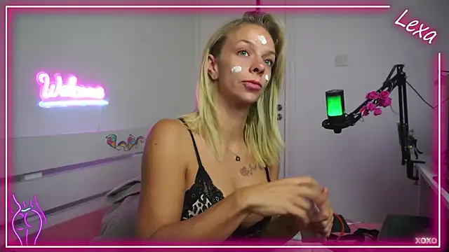 Lexa_xoxo — full naked+ use fuckmashine ! +2 videos
