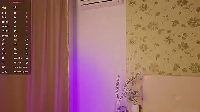 lilliaqueen — Show tongue