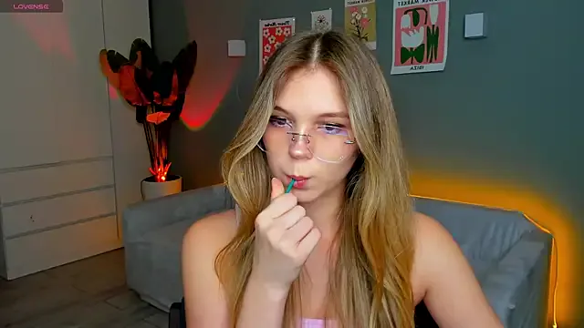 StripChat linakorvin is Freechat linakorvin — Take off my glasses