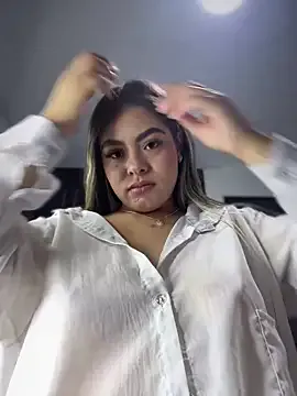 MayaMoanXXX on StripChat 