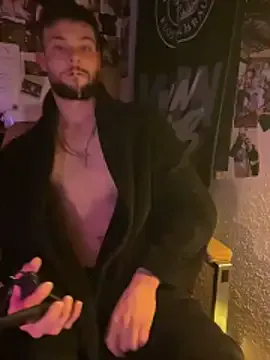 Mexxwell69 on StripChat 