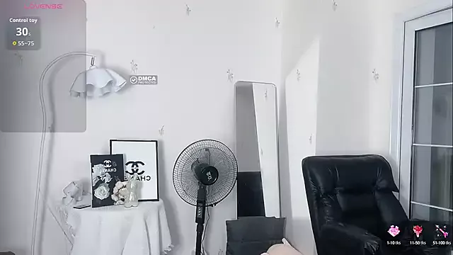 Freechat momo-5952 on StripChat