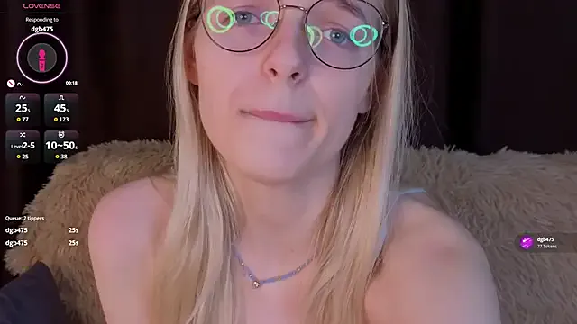 Freechat MonicaShiny on StripChat