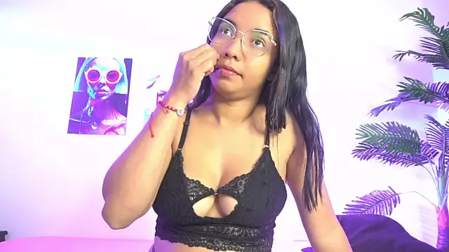 Freechat pocahotass_11 on StripChat