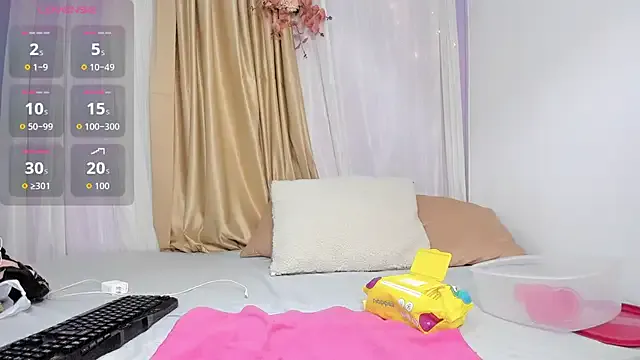 Freechat salomee_star_ on StripChat