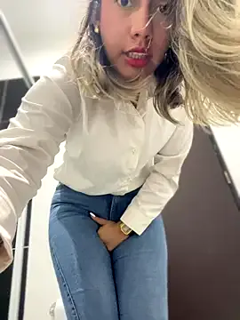 sara_calderon on StripChat 