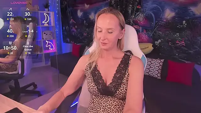 StripChat ScarlettPalmer is Freechat ScarlettPalmer — show legs