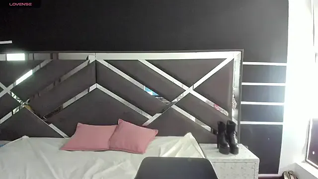 ScarlettParker — Sexy Streptease + Dancing For you