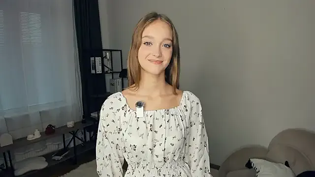 Freechat SerrenaAa on StripChat