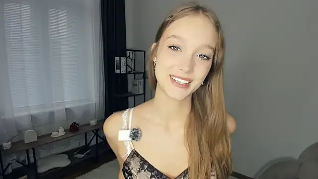 Freechat SerrenaAa on StripChat