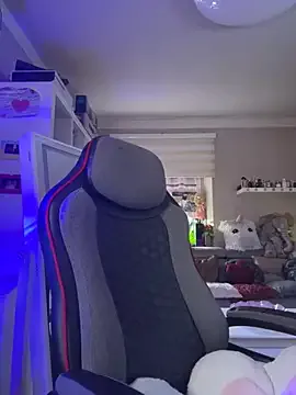 Freechat sexymelli18 on StripChat