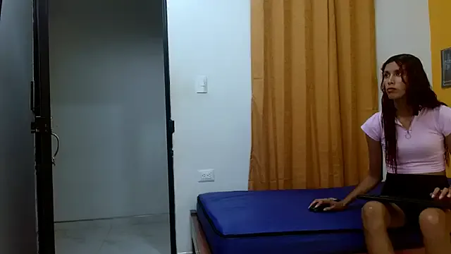 Private skinnyverus18 on StripChat