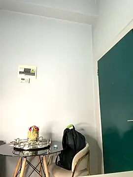 Freechat slimcateee on StripChat