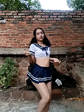 sweet_outdoor_charm — Twerking and spanking myself hard