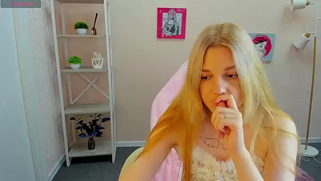 Group Sylvia_Ortiz on StripChat